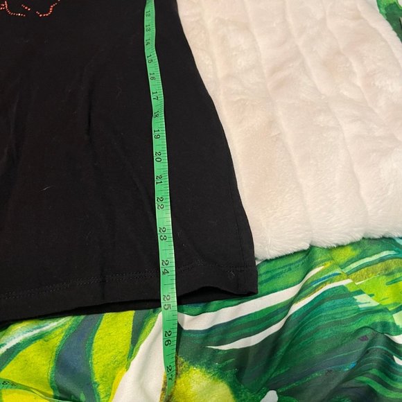 NWT $30 Universal Studios Kids Girl’s Medium Spidey Spider-Man Black Park Tee - Picture 4 of 6